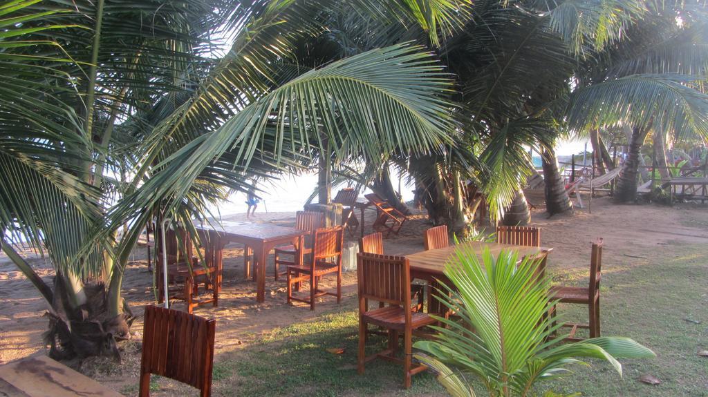 Shanika Beach Inn Tangalle Exterior foto